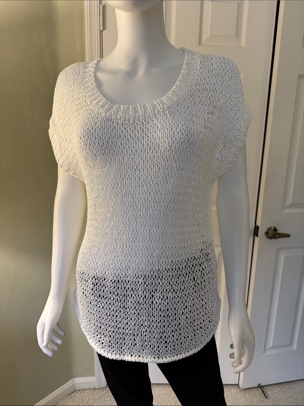 Splendid acrylic knitted tunic top. Size small white. Worn once